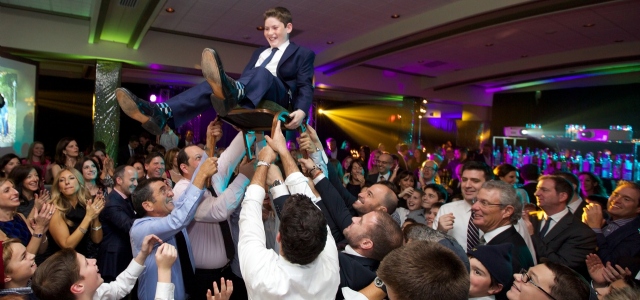 Spécialistes du mariage et Mitzvah au Montréal | Producteurs de mariages et d'événements à Montréal - artistes en direct, DJ's pour mariages, cérémonies de mariage, danseurs, mariages et événements, éclairage pour votre mariage et moments spéciaux. Spécialistes du mariage et Mitzvah au Montréal | Producteurs de mariages et d'événements à Montréal - artistes en direct, DJ's pour mariages, cérémonies de mariage, danseurs, mariages et événements, éclairage pour votre mariage et moments spéciaux.